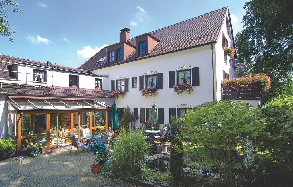 Arrivel Hotel Am Bergson - Bisher Hotel Neuner