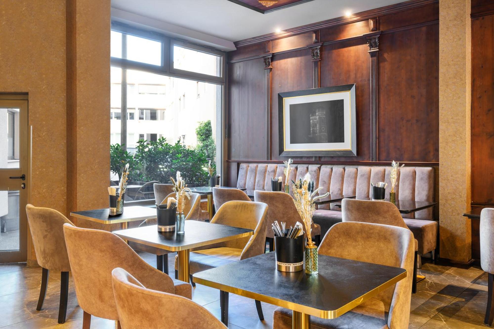 King'S Hotel First