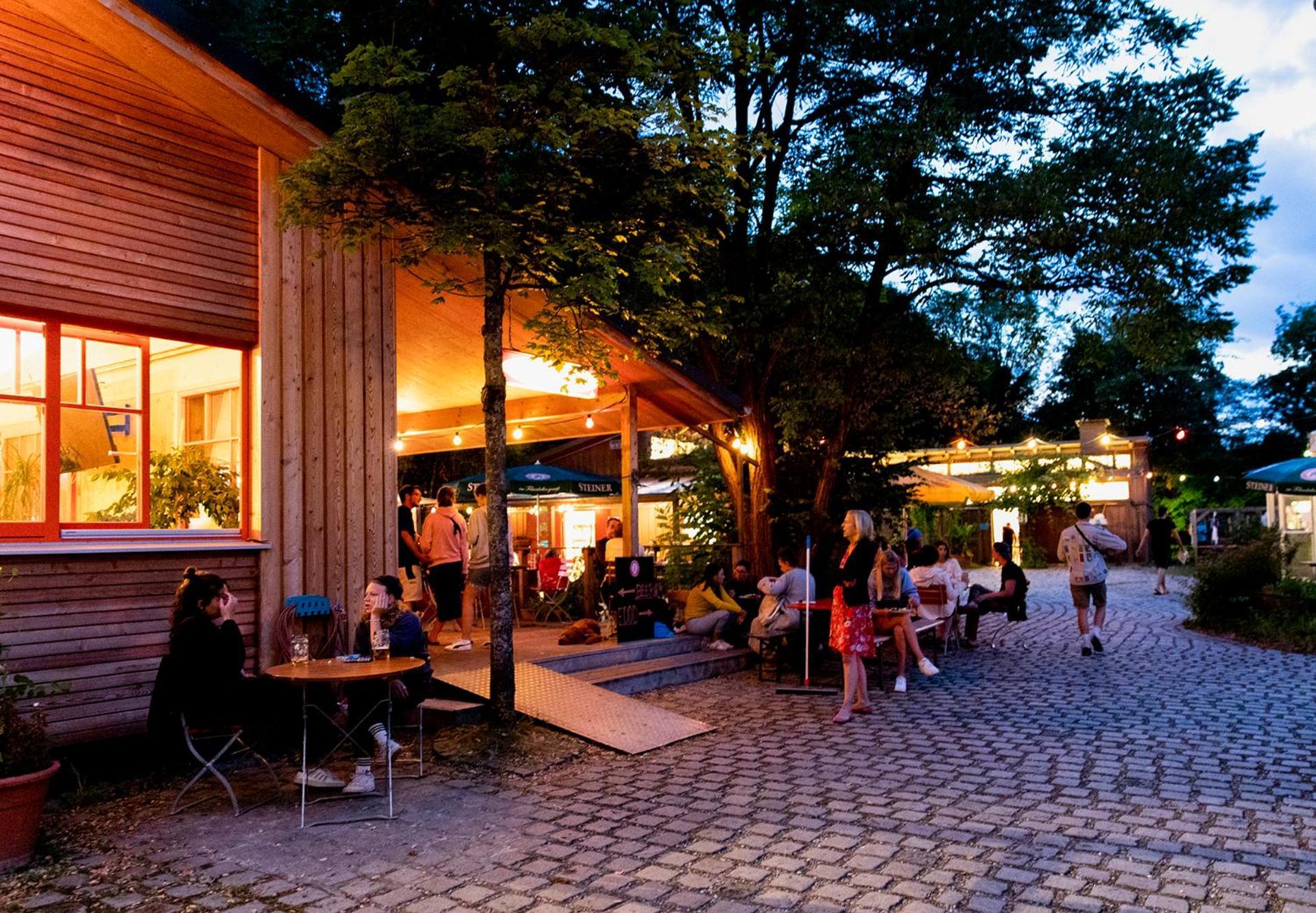The Tent - Youth Only - Buchung Leider Nur Bis 30 Jahre Moeglich! - Munich